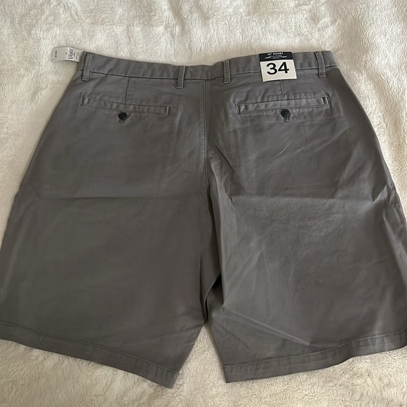 Gap 10” Short NWT - Picture 2 of 5